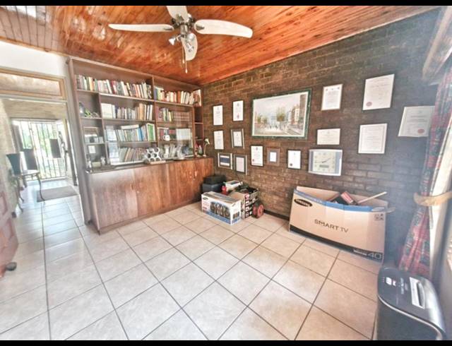 6 BEDROOM FREESTANDING FOR SALE IN MULBARTON